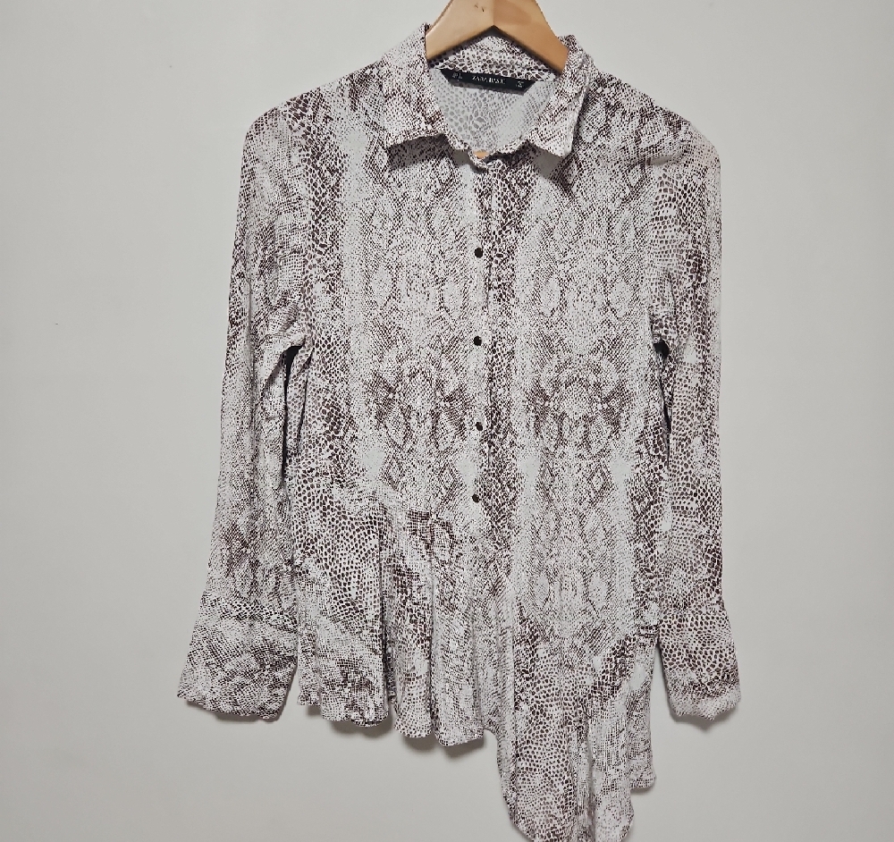 Zara Gray and White Long Sleeve Button Down Shirt